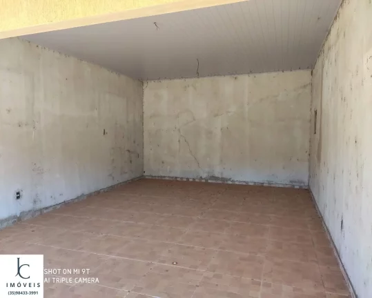 Imagem Sítio , próximo à São Lourenço MG, topografia plana, energia el?(C)trica instalada, muita água, lago, ducha natural, casa grande, estrada boa.