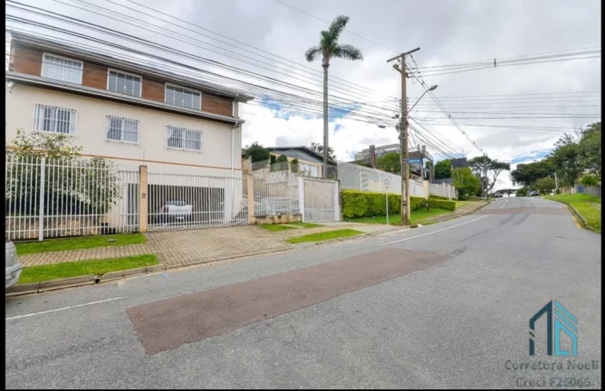 Imagem Casa a venda, 04 quartos c/suíte, 06 vagas, no São Lourenço em Curitiba PR