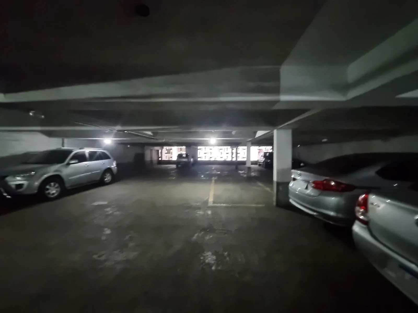 Imagem Box de garagem para venda no centro