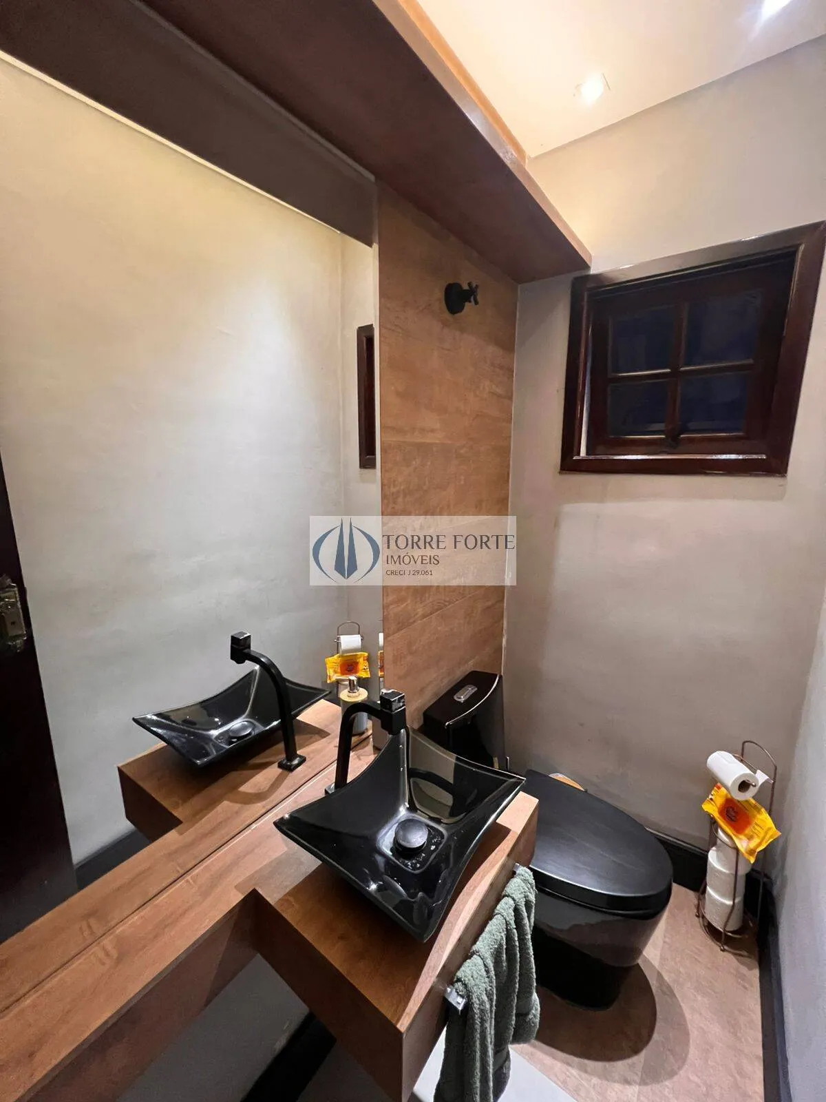 Imagem Linda casa estilo sobrado com 3 dormitórios e 3 vagas na Vila Salete
