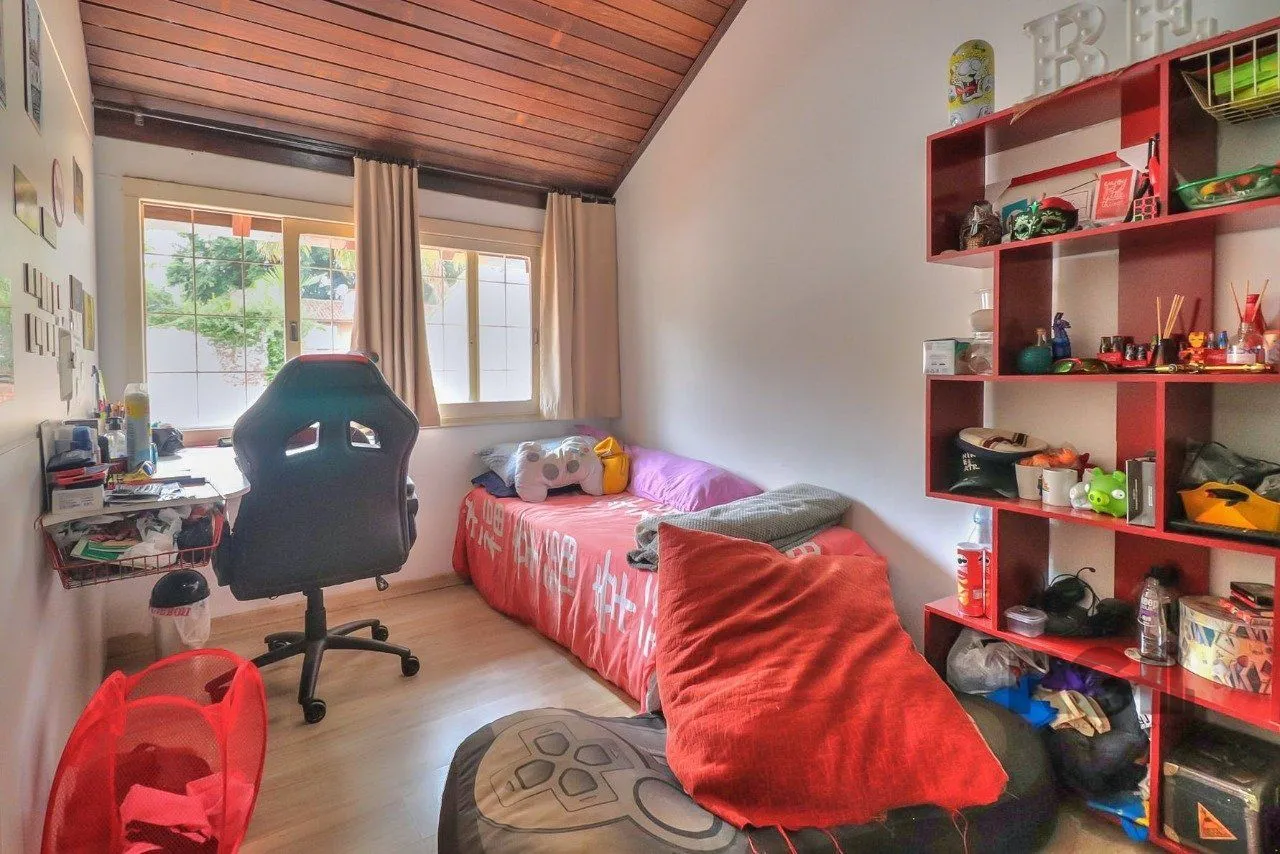 Imagem Casa a venda composta de 4 dormitórios no bairro Jardim Isabel em Porto Alegre