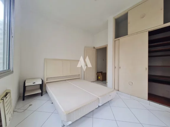 Imagem Apartamento 02 dormitórios -vaga demarcada - Quadra da Praia do Boqueirão/Santos