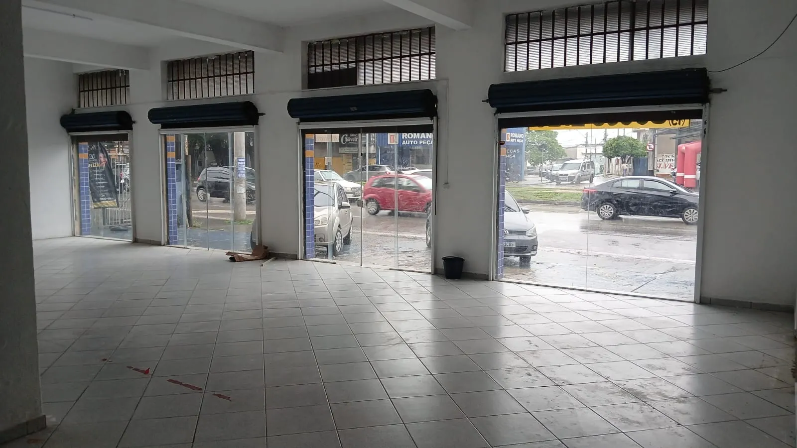 Imagem Salão comercial de 420 m² para locação no andar superior da Avenida Itavuvu, em Sorocaba, ideal para academia e depósito