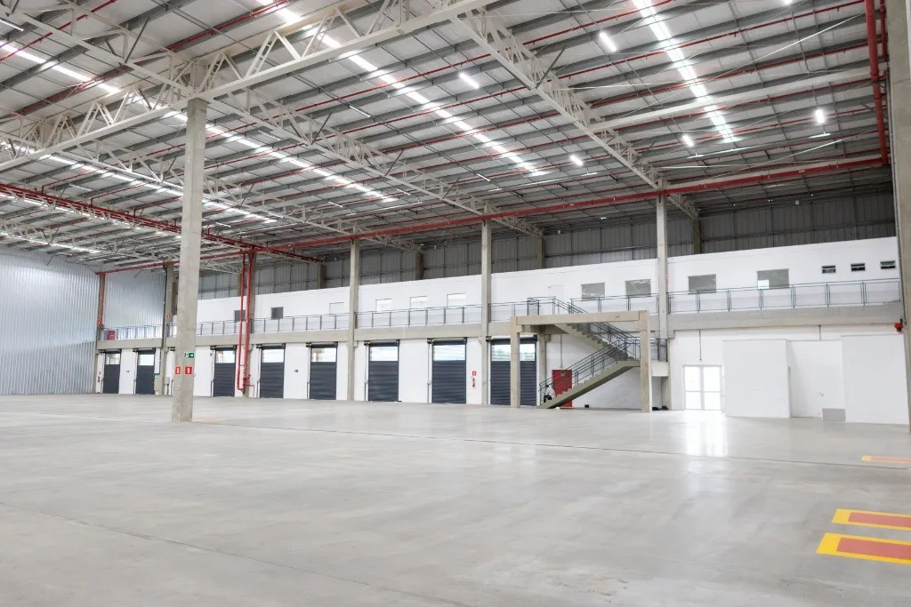 Imagem Galpão logístico Comercial para Locação em Extrema-MG: Centro, 12 Vagas, 2.929,21 m² de Área.