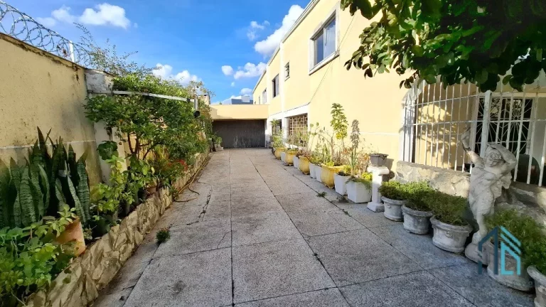Imagem Residência, terreno COM 03 MORADIAS, no Água Verde em Curitiba pr
