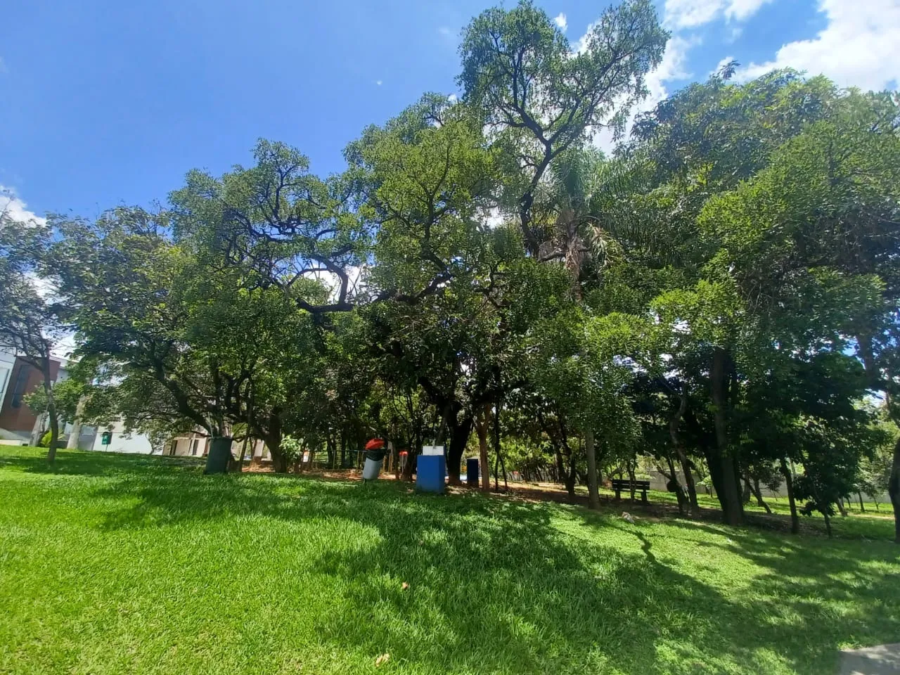Imagem Impressionante casa térrea de 400m² com 5 dormitórios no Terras de São Lucas
