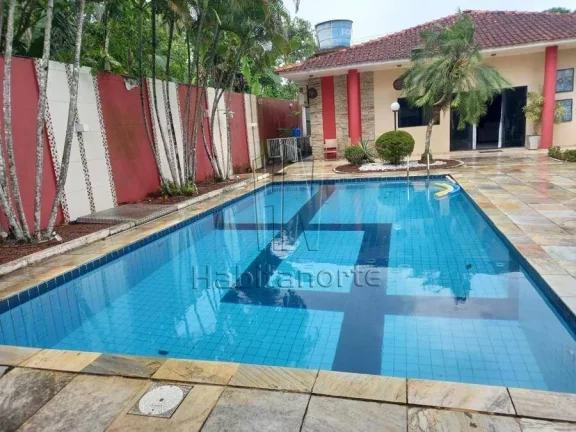 CASA COM TERRENO MEDINDO 50X50M COM DUAS FRENTES PARA VENDA NO TARUMÃ