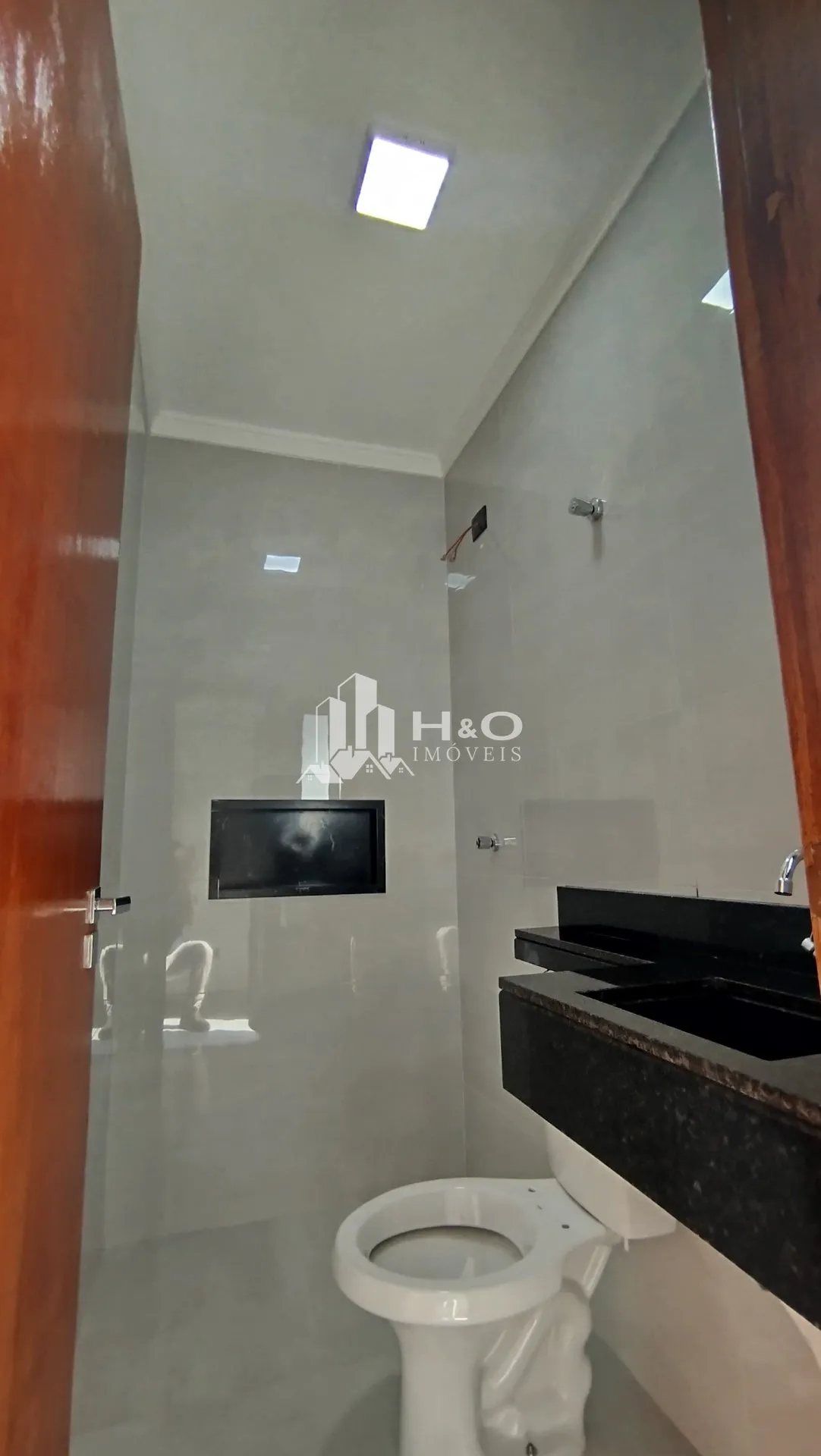 Imagem Sobrado Frontal à Venda - 3 Dormitórios (1 Suíte) - Acabamento em Porcelanato! BAIRRO JARDIM BRASILIA
