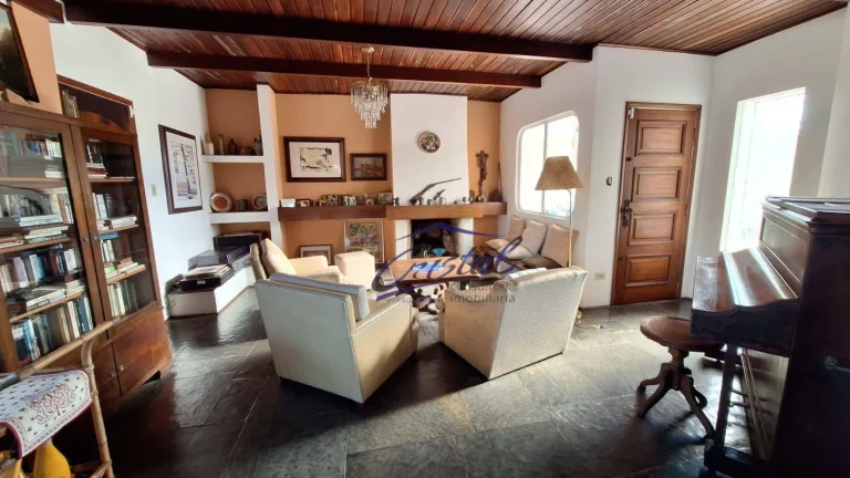 Imagem Casa térrea elevada com 4 quartos 4 suítes 4 vagas de garagem com piscina.