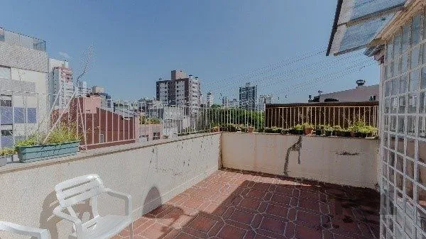 Imagem Vende-se excelente cobertura 2 quartos com suíte, 3 vagas de garagem com 156m² no Petrópolis
