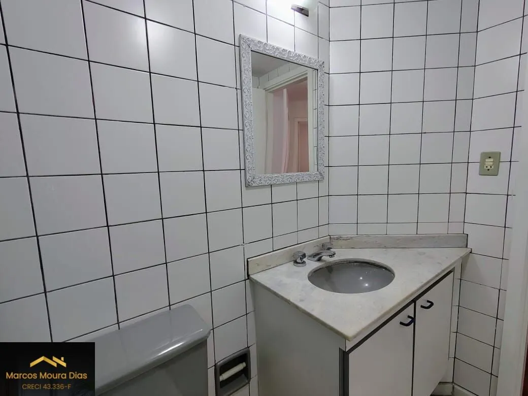 Imagem Apartamento Pinheiros, 2 dormitórios( 1 suíte) e 2 vagas, perto Metrô Fradique e com excelente valor de Condomínio. Edifício com Portaria 24 hs, Gerador e Lazer