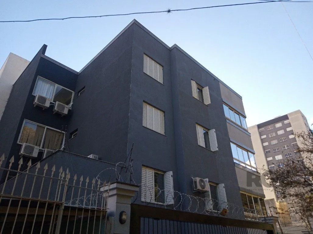 Imagem Vende prédio com 3 apartamentos, 9 dormitórios, 3 suíte, 3 salas amplas com churrasqueira, box 8 vaga coberta, 479 m² por R$ 2.150.000,00- São João - Porto Alegre/RS