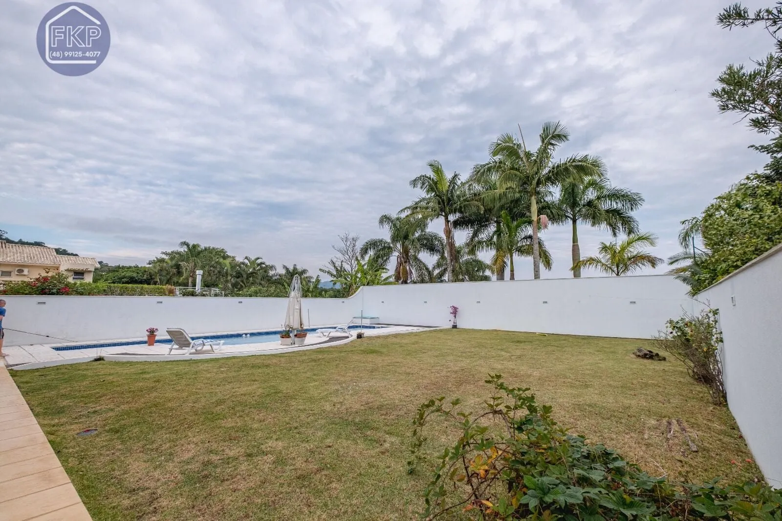Imagem Casa com 5 dormitórios e 4 vagas!