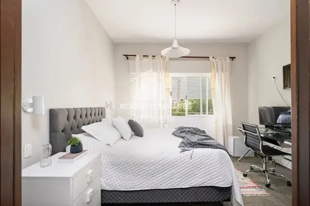 Imagem Apartamento com 294m², 5 dormitórios, 2 Suítes - 2 Vagas, para quem quer viver no sossego com grandes e deliciosos espaços, aqui é para viver em paz total. Esse imóvel é um achado, muito ensolarado, ótimo preço por m².