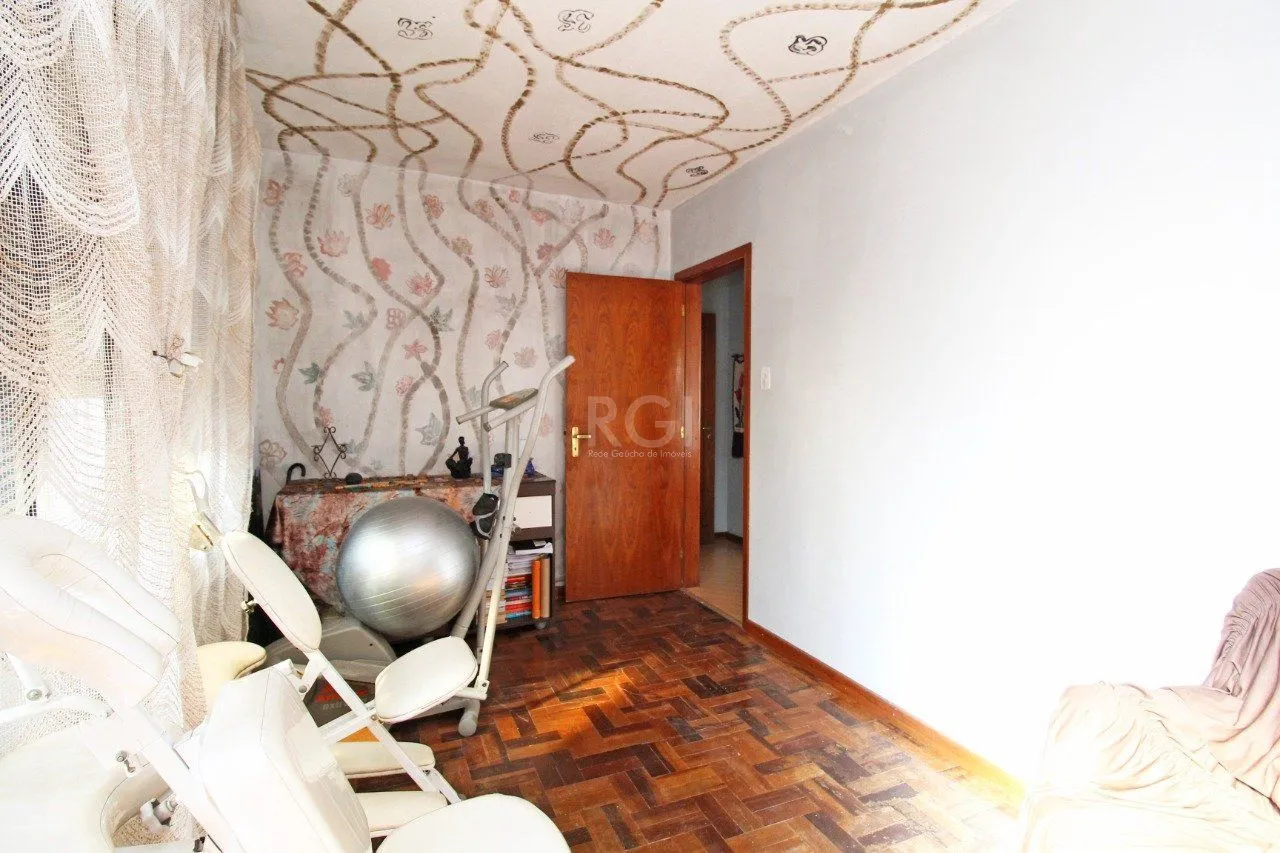 Imagem Casa 5 dormitórios, 1 suíte, 2 vagas de garagem, no bairro Camaquã, Poa/RS.