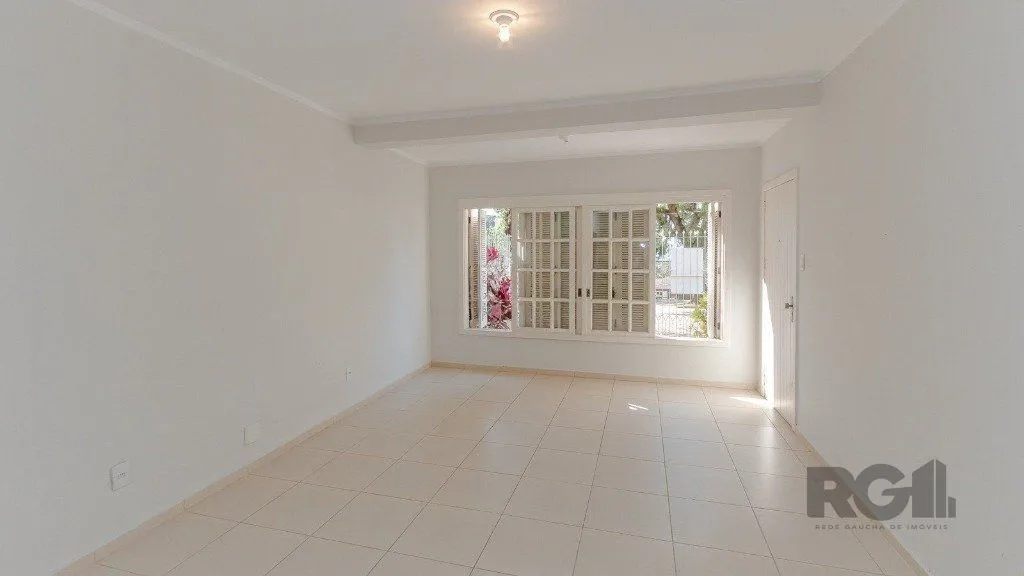 Imagem Casa com 4 dormitórios, 4 vagas no bairro Vila Jardim