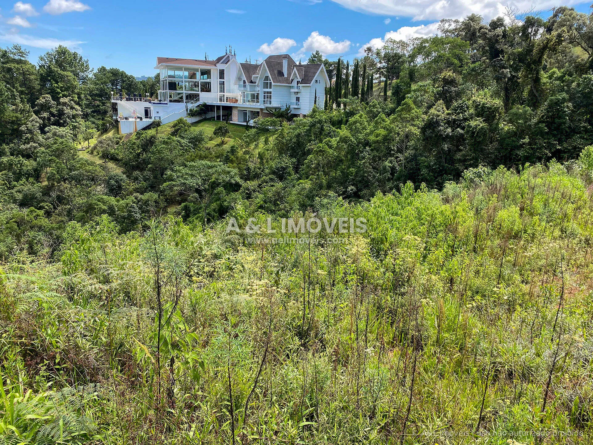 Imagem Lote à venda em Campos do Jordão com 1.600 m² e 46 m de frente