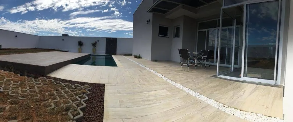 Imagem Casa à venda com piscina 3 dormitórios( 3 suítes), no Colonial Village 2