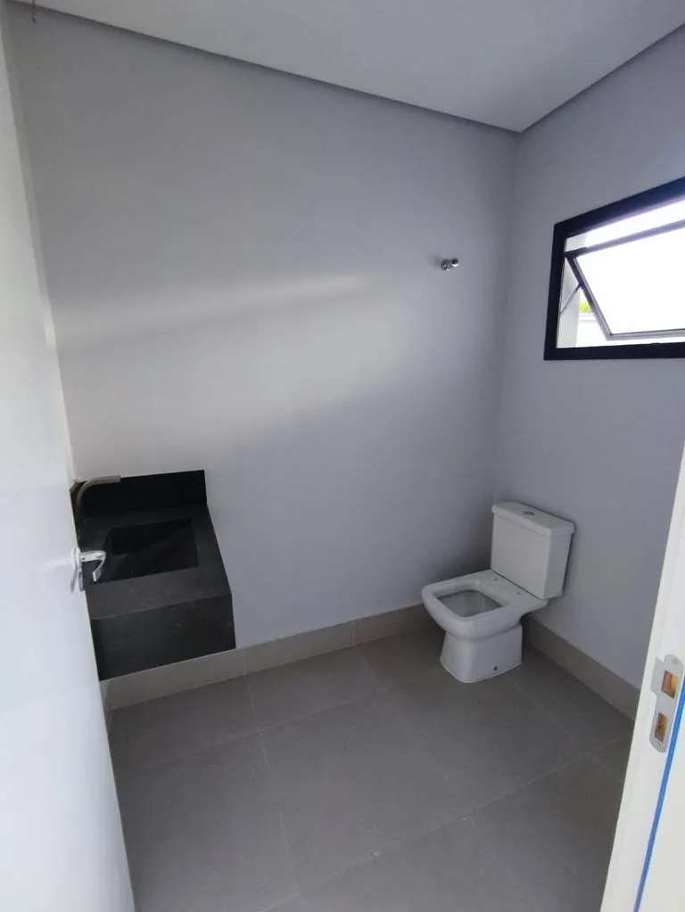Imagem Ampla residência de 340m² localizada no Alphaville Nova Esplanada 1.