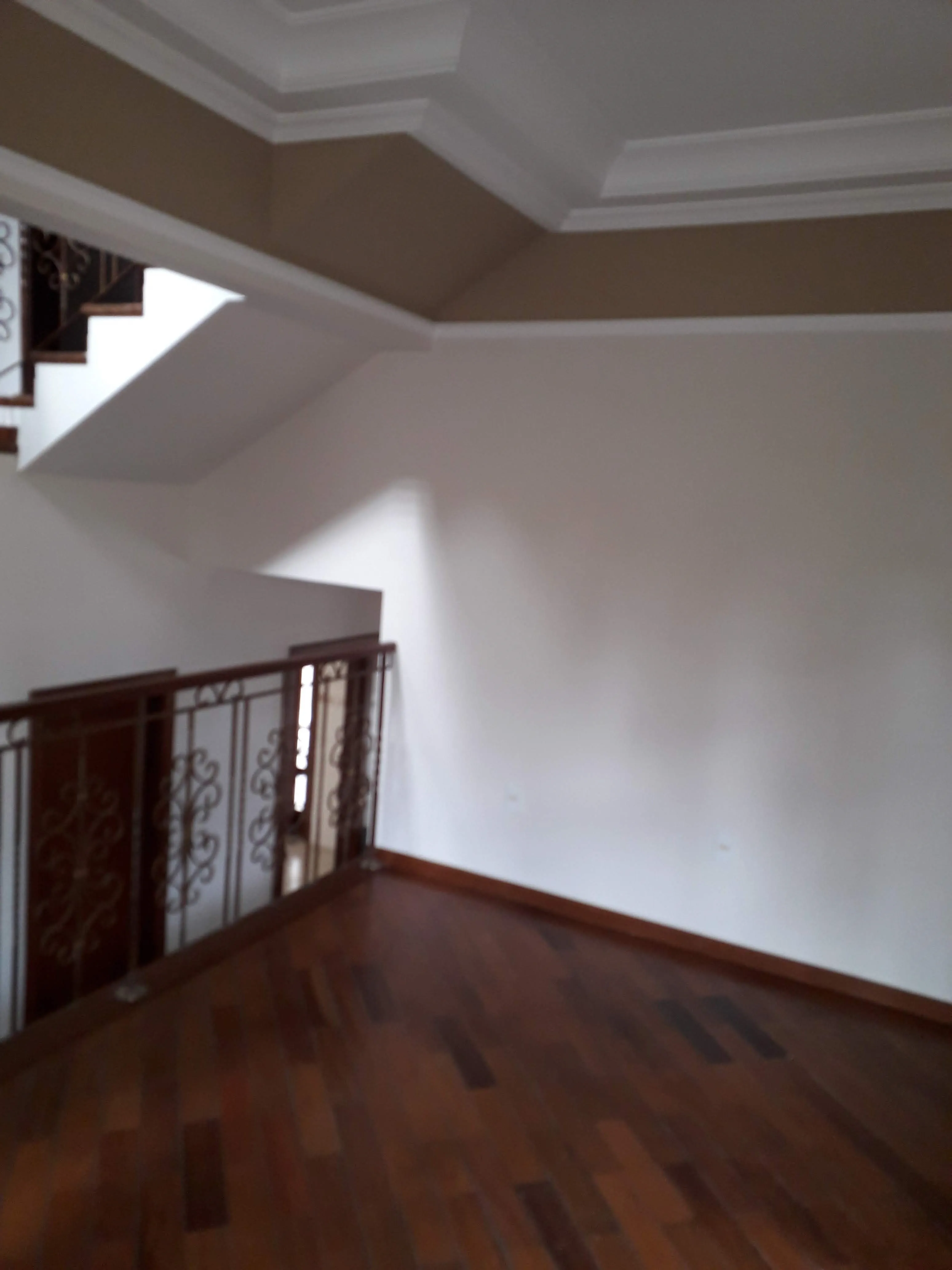 Imagem Linda Casa no Condomínio Ibiti do Paço com 348m².