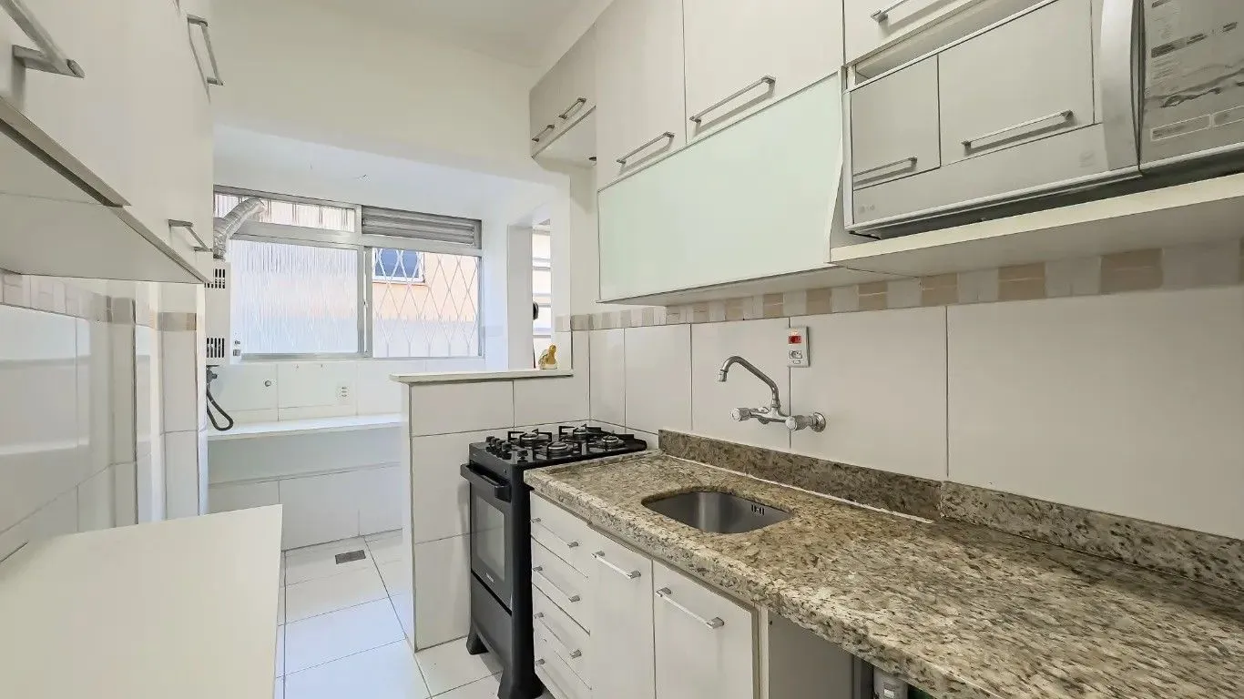 Imagem Apartamento Semimobiliado com 3 Dormitórios (1 Suíte com Hidro) - 104 m² e Vaga Coberta