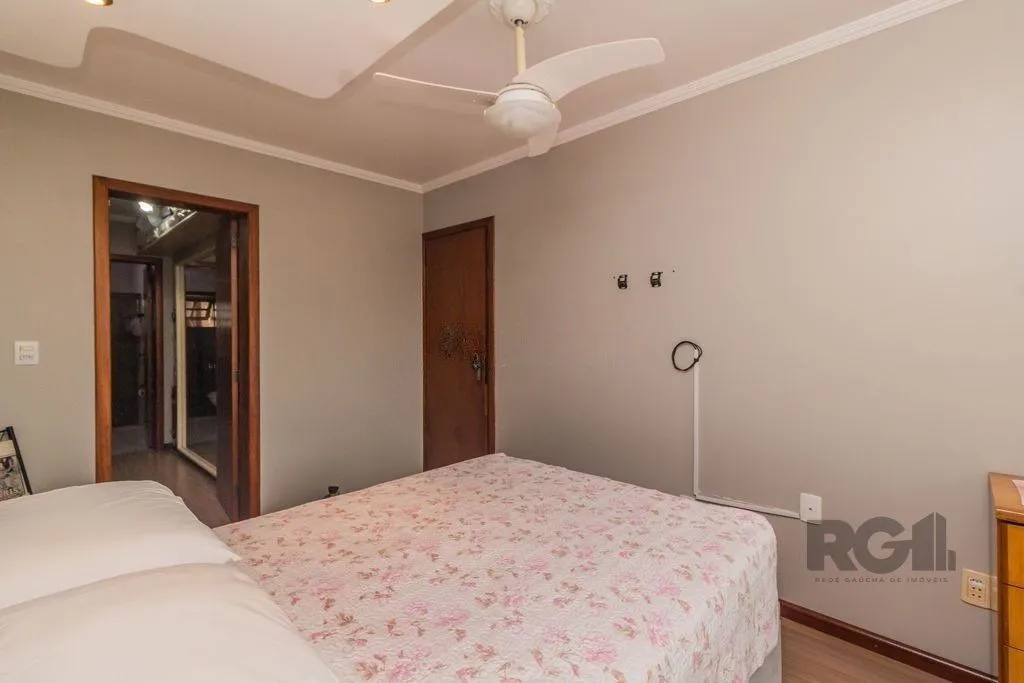 Imagem Casa de 4 dormitórios no bairro Sarandi