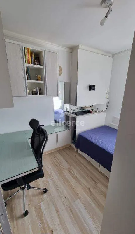 Imagem Apartamento semi mobiliado, 3 dorm. com suíte, andar alto e vista livre em Barreiros - São José - SC