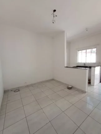 Imagem Oportunidade única! Casa com 2 quartos, totalmente reformada, em bairro nobre, perto de tudo que você precisa. Não perca essa chance! á venda na Imobiliaria Consulte Imoveis.