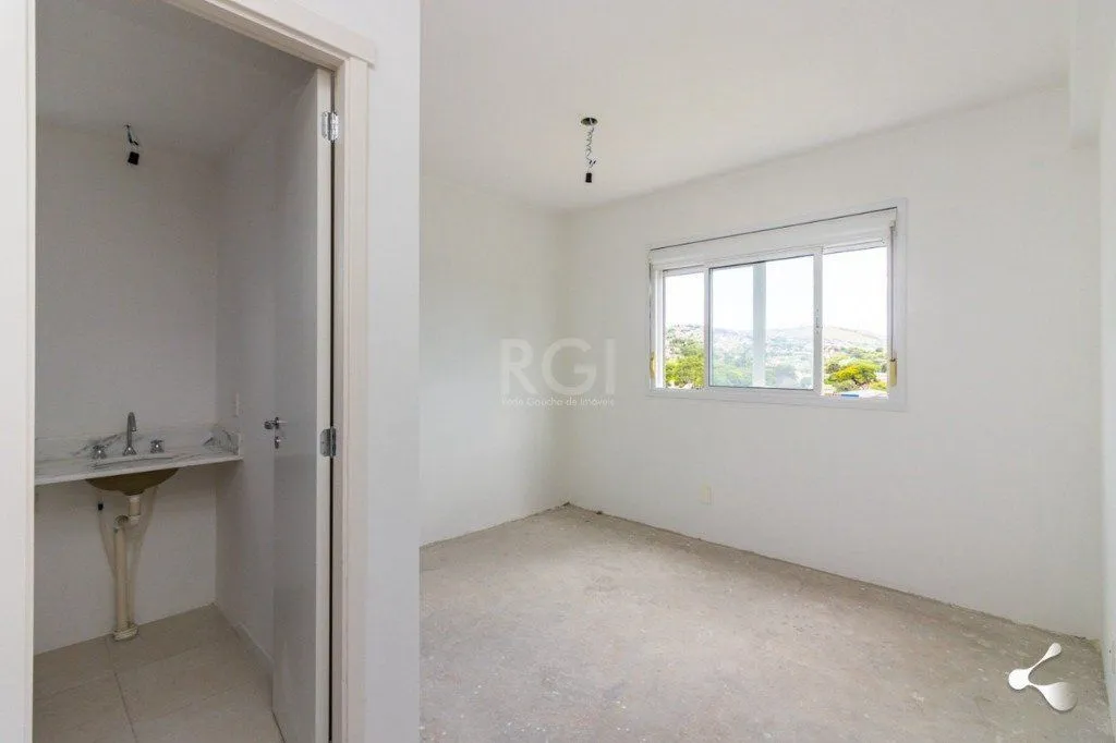 Imagem vende 03 dormitórios, living para dois ambientes, banheiro social, cozinha com churrasqueira e área de serviço com garagem