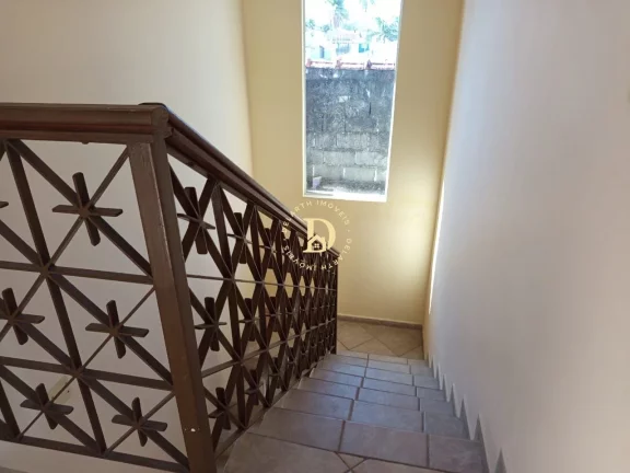 Imagem Sobrado em Caraguatatuba - Indaiá - 3 dormitórios (1 suíte) - 212m²