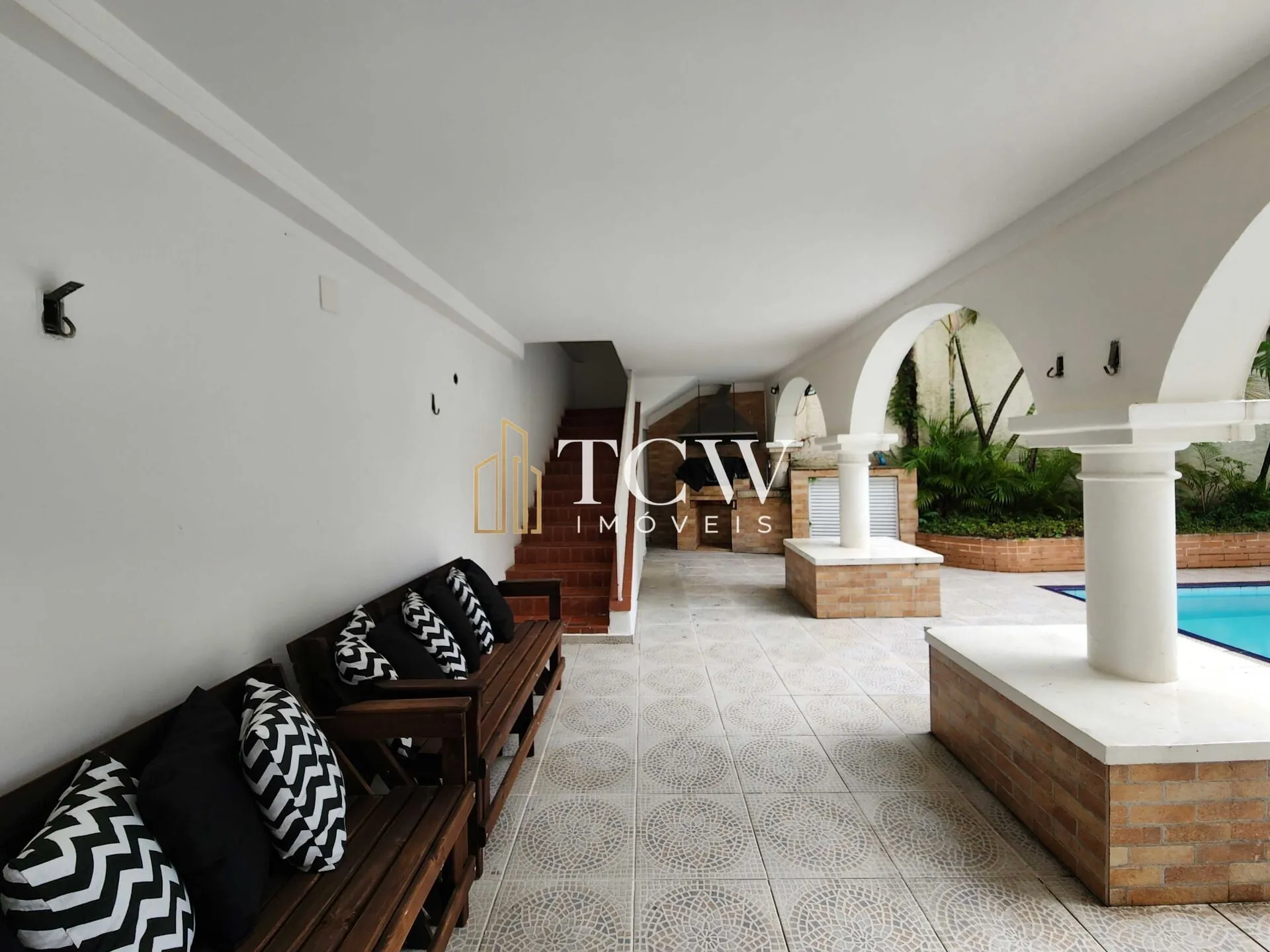 Imagem Casa Comercial á venda em Pacaembu
