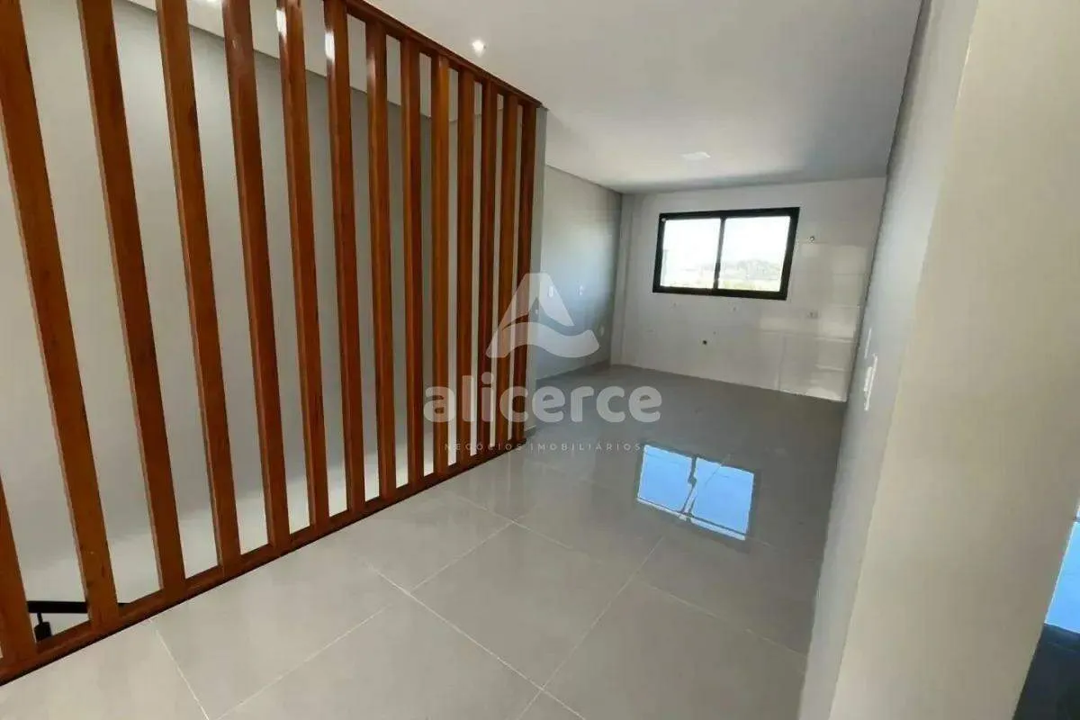 Imagem Casa à venda - 3 Dormitórios I 1 suíte I 180m² I Vaga de garagem - em Potecas, São José/SC