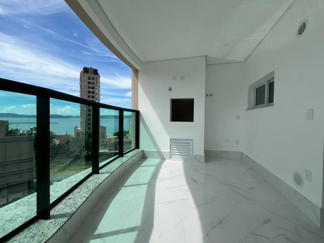 Imagem Apartamento com vista para o mar à venda com 243m2 por R$ 3.645.000,00