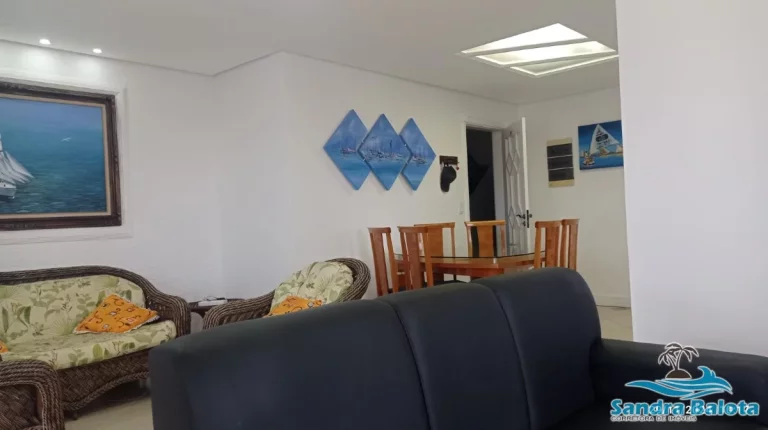Imagem Amplo apartamento de 3 dormitórios à 50 metros da praia