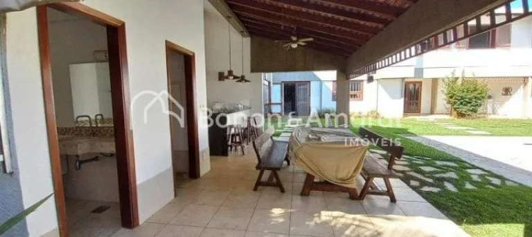 Imagem Linda casa á venda no Condomínio Reserva Iguatemi com hall de entrada social e de serviço, vaga p...