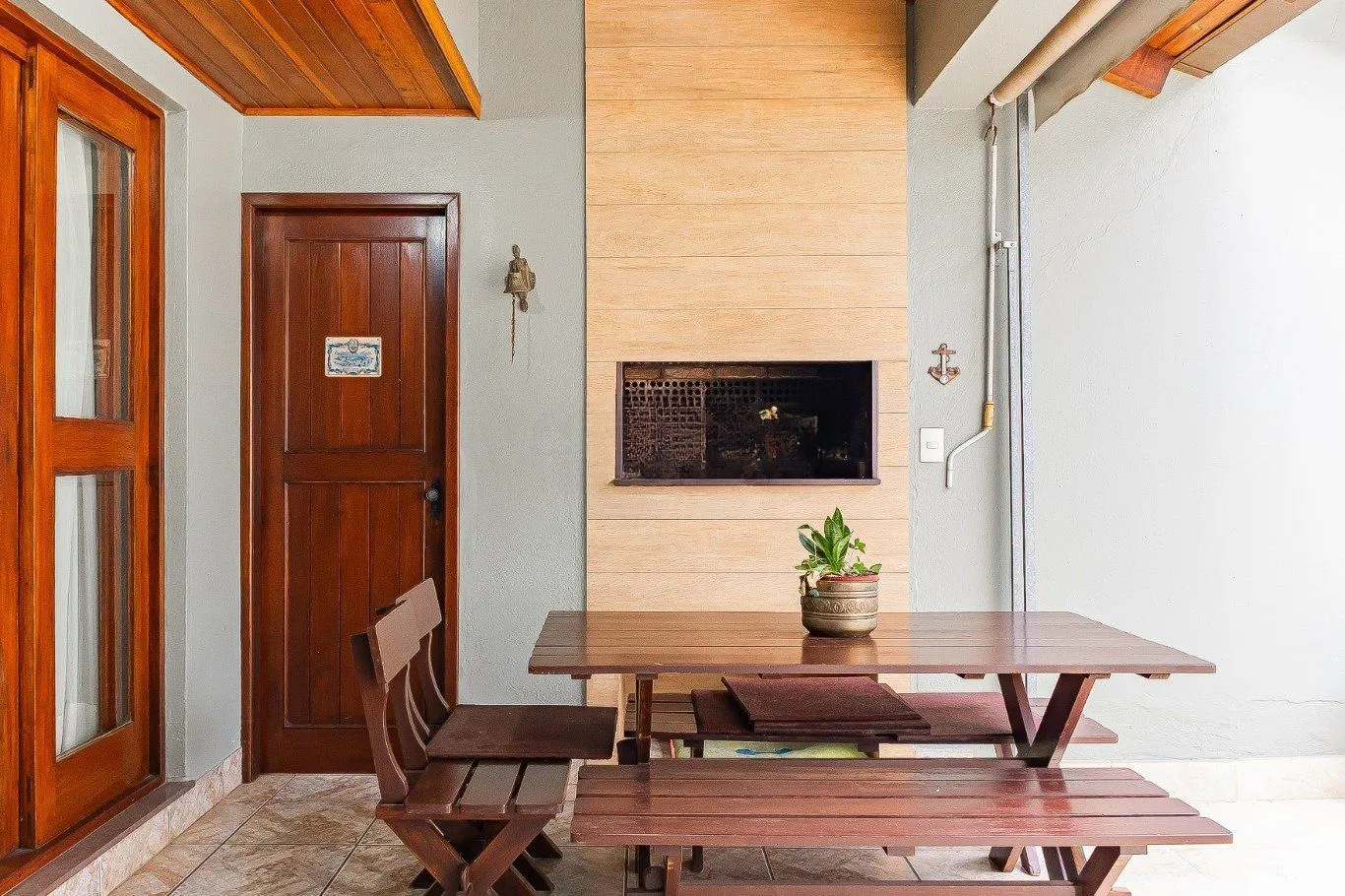 Imagem Casa de 4 dormitórios e 208m² à venda no Bairro Jardim Botânico, Porto Alegre.