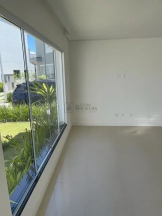 Imagem Casa com 3 dormitórios à venda em condomínio fechado em Balneário Camboriú/SC