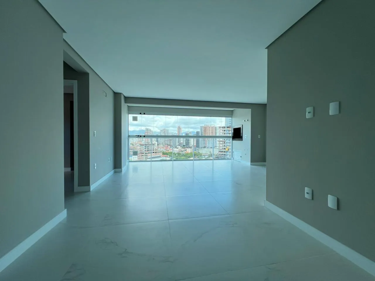 Imagem Apartamento com vista para o mar à venda com 80.52m2 por R$ 1.075.000,00