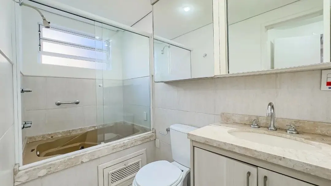 Imagem Apartamento Semimobiliado com 3 Dormitórios (1 Suíte com Hidro) - 104 m² e Vaga Coberta