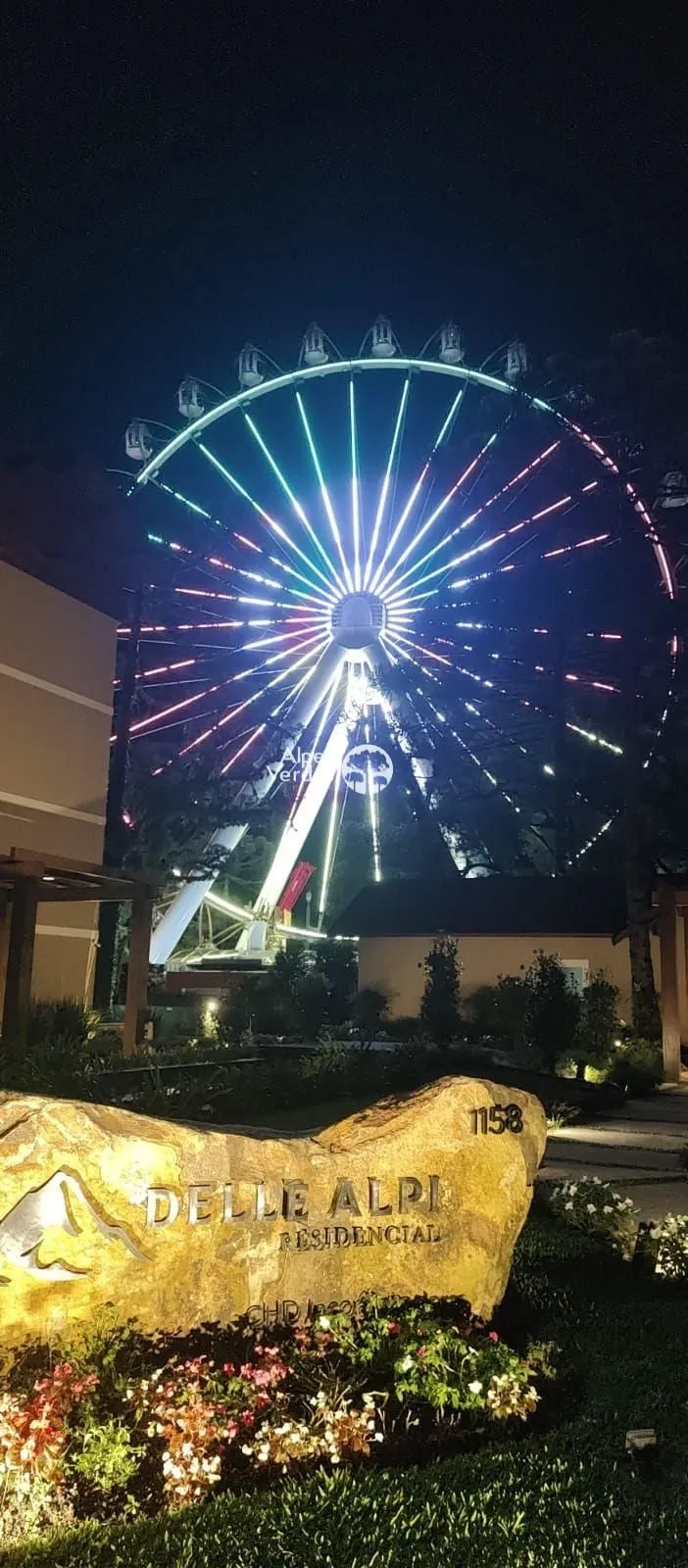 Imagem Vende-se apto com vista para a roda gigante de Canela-1 quarto-R$770.000,00