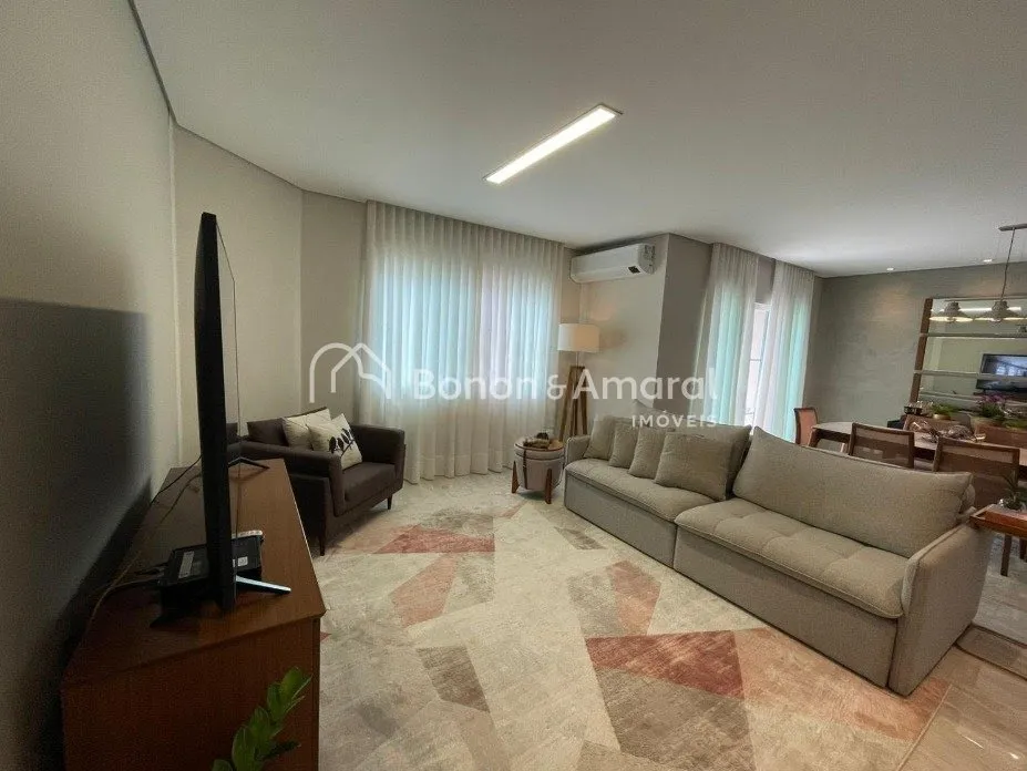 Imagem Casa reformada e moderna no Condomínio Mirante do Lenheiro, Valinhos - 3 dormitórios, espaço gourmet e segurança 24h.