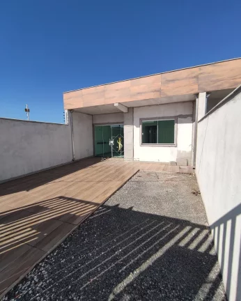 Foto do imóvel Casa com piscina para venda em Guaratuba(Balneário Nereidas), próximo ao mar, ótimo preço!! em Rua Maria Elisa costa Marim