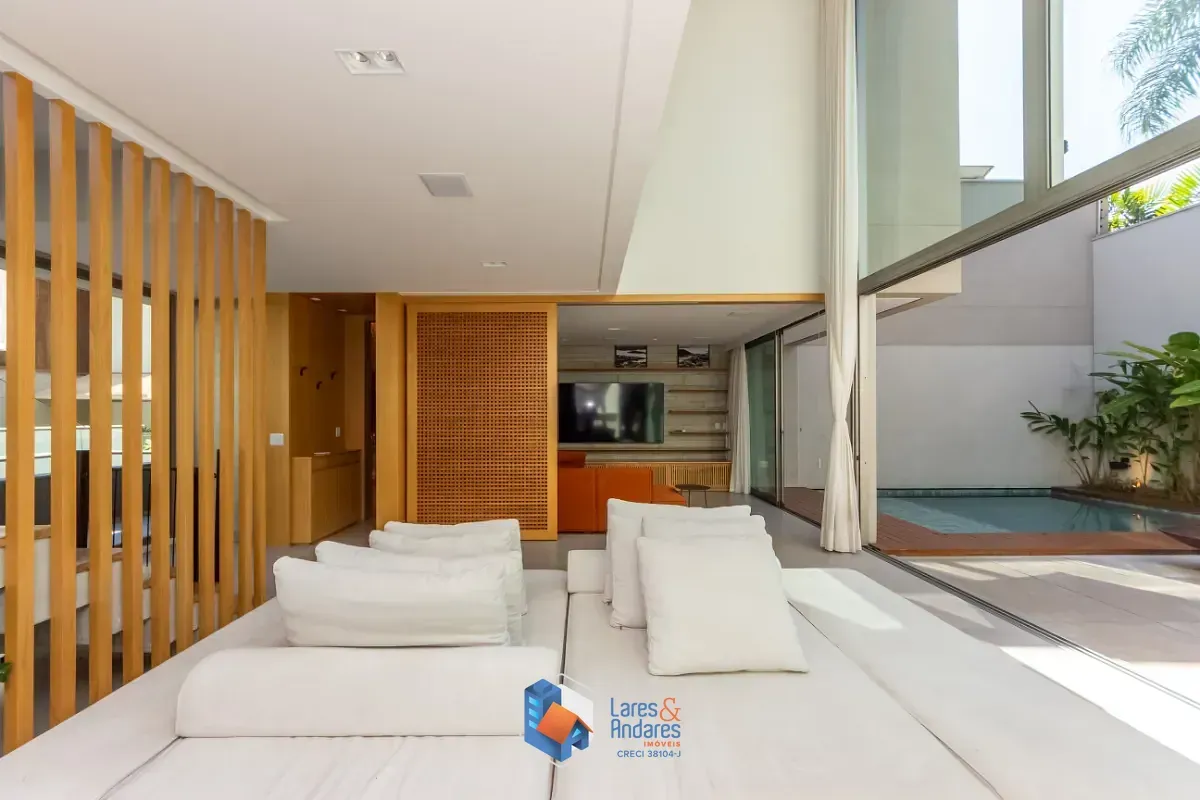 Imagem Casa no condomínio CONDOMINIO LAZULI para venda com 3 quartos, sendo 3 suítes, 404m²