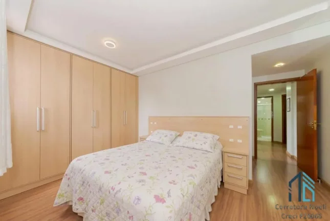 Imagem Apartamento Mobiliado, 03 quartos c/suíte + quarto empregada, 02 vagas no Bacacheri em Curitiba PR