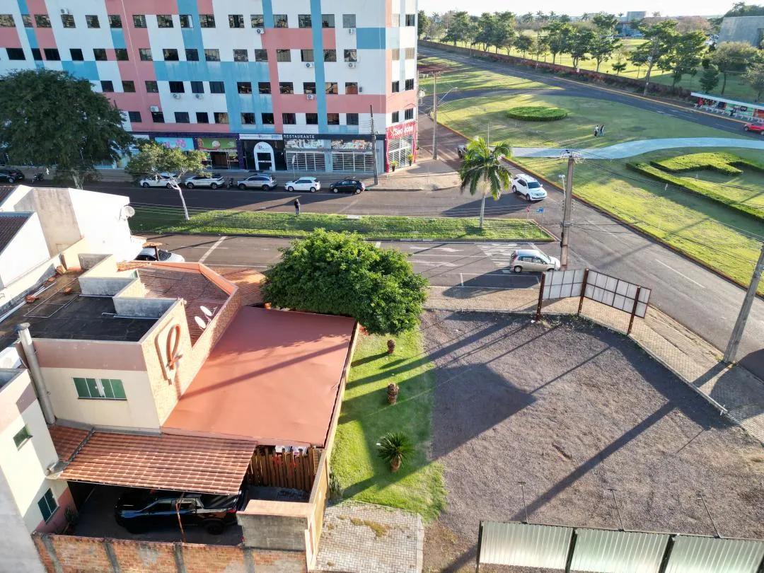 Imagem Terreno de esquina com sala comercial e apartamento, Bairro Fag, Cascavel - Venda