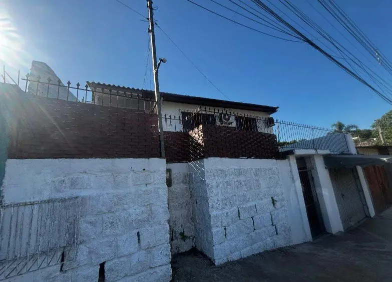 Imagem Casa com quintal a venda em Viamão bairro Krahe