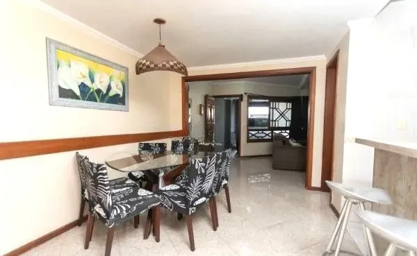 Imagem Casa sobrado no bairro Ecoville de 3 dormitórios e 4 vagas