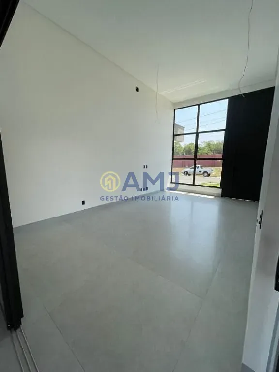 Imagem Casa térrea à venda no Jardins Capri | Lote de esquina com 4 suítes, piscina e alto padrão em Goiânia