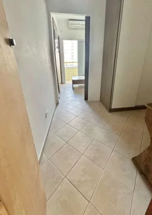 Imagem Apartamento aconchegante com 2 quartos, 2 suítes e localização estratégica, a 200 metros da praia, á venda na Imobiliaria Consulte Imoveis.