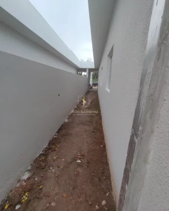 Imagem Casa em Guaratuba a 250 metros do mar contendo 3 quartos sendo 1 suite, semi-mobiliada.